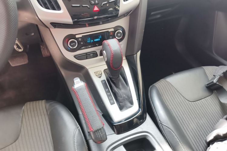 Used Ford Focus 2012 Hatchback 2.0L Automatic Luxury Sport Model Gear Lever