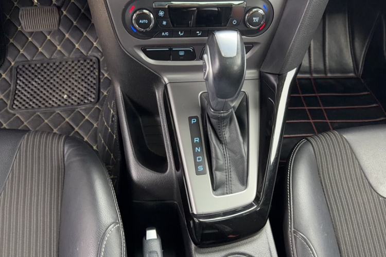 Used Ford Focus 2012 Hatchback 1.6L Automatic Fashion Edition Gear Lever