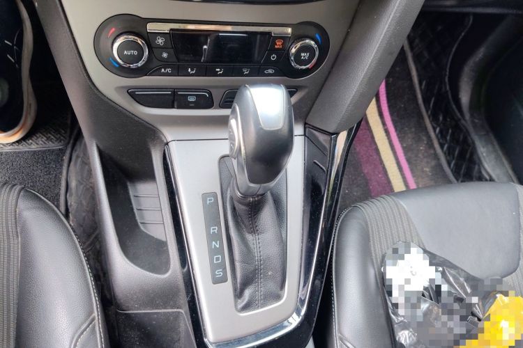 Used Ford Focus 2012 Hatchback 1.6L Automatic Fashion Edition Gear Lever
