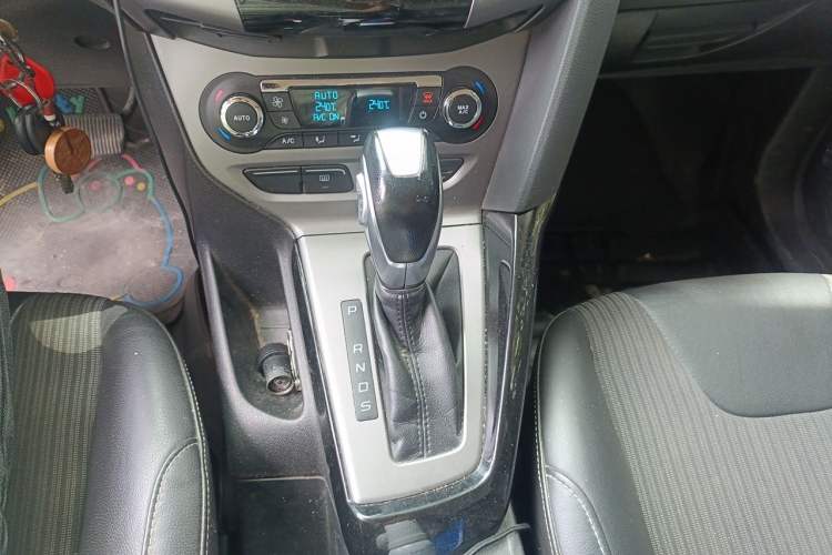 Used Ford Focus 2012 Hatchback 1.6L Automatic Fashion Edition Gear Lever