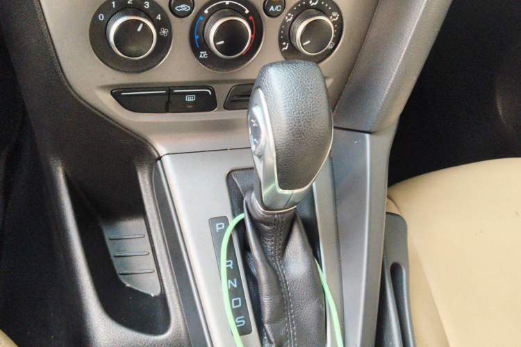 Used Ford Focus 2012 Hatchback 1.6L Automatic Comfort Model Gear Lever