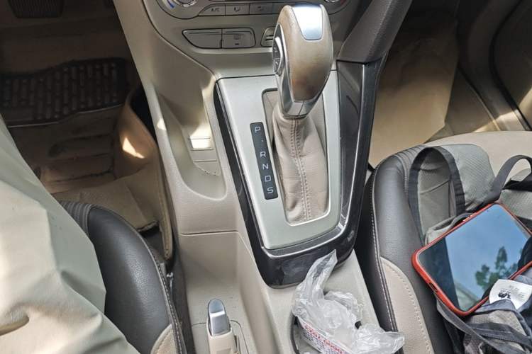 Used Ford Focus 2012 Sedan 1.6L Automatic Fashion Edition Gear Lever