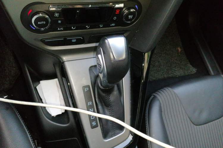 Used Ford Focus 2012 Hatchback 1.6L Automatic Fashion Edition Gear Lever