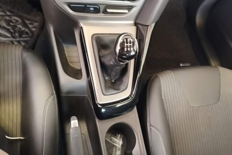 Used Ford Focus 2012 Sedan 1.6L Manual Fashion Edition Gear Lever