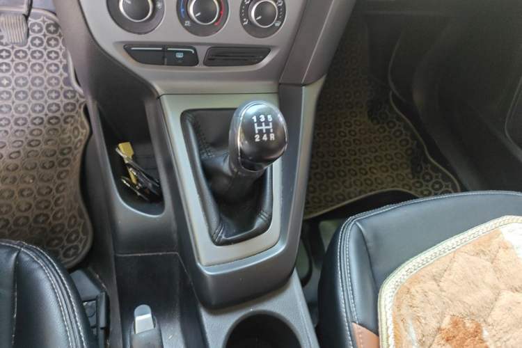 Used Ford Focus 2012 Hatchback 1.6L Manual Comfort Model Gear Lever