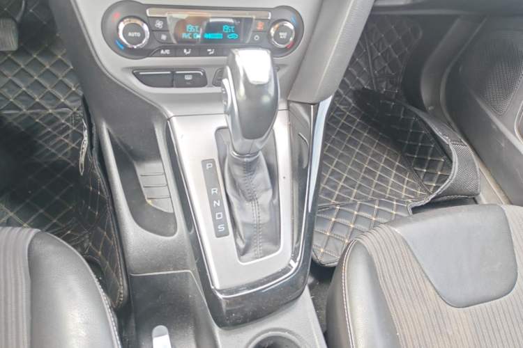 Used Ford Focus 2012 Hatchback 1.6L Automatic Fashion Edition Gear Lever
