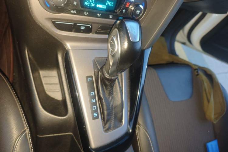 Used Ford Focus 2012 Hatchback 1.6L Automatic Fashion Edition Gear Lever