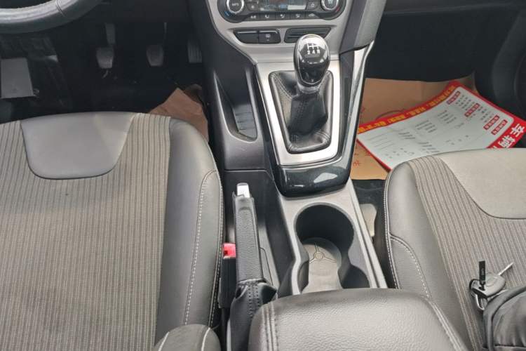 Used Ford Focus 2012 Sedan 1.6L Manual Fashion Edition Gear Lever