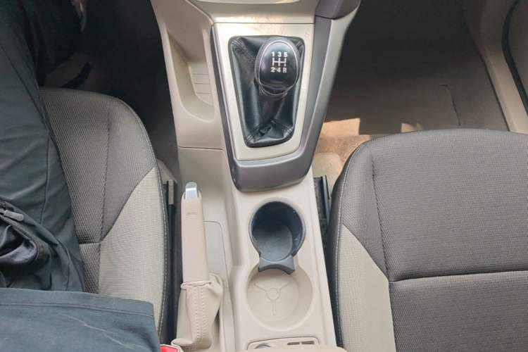Used Ford Focus 2012 Sedan 1.6L Manual Comfort Model Gear Lever