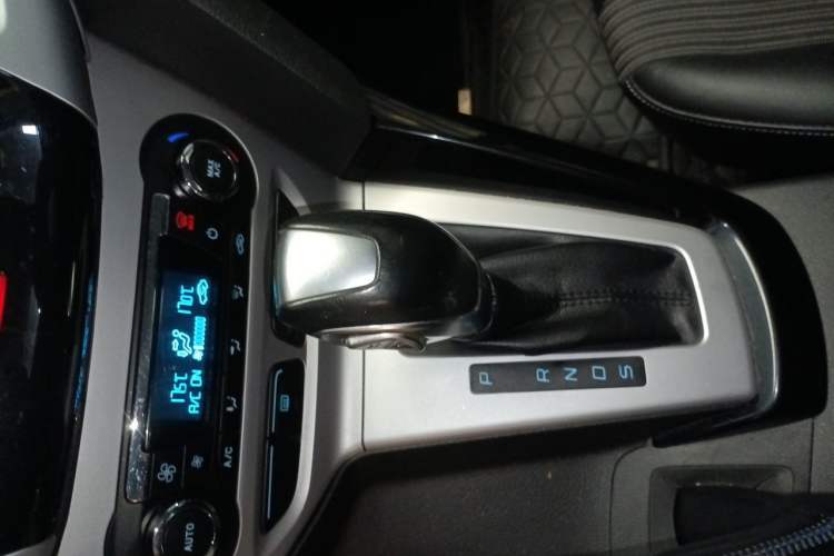 Used Ford Focus 2012 Hatchback 2.0L Automatic Luxury Sport Model Gear Lever