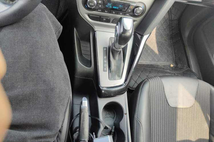 Used Ford Focus 2012 Sedan 1.6L Automatic Fashion Edition Gear Lever