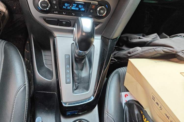 Used Ford Focus 2012 Hatchback 1.6L Automatic Fashion Edition Gear Lever