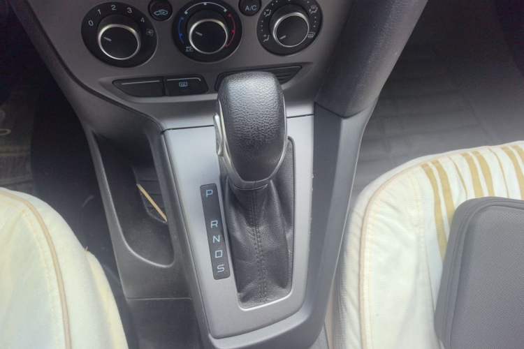 Used Ford Focus 2012 Hatchback 1.6L Automatic Comfort Model Gear Lever