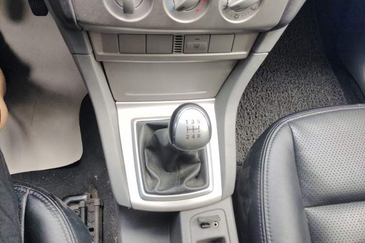 Used Ford Focus 2012 Hatchback Classic 1.8L Manual Base Model Gear Lever