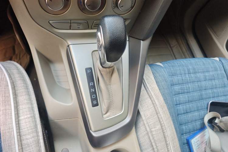 Used Ford Focus 2012 Sedan 1.6L Automatic Comfort Model Gear Lever