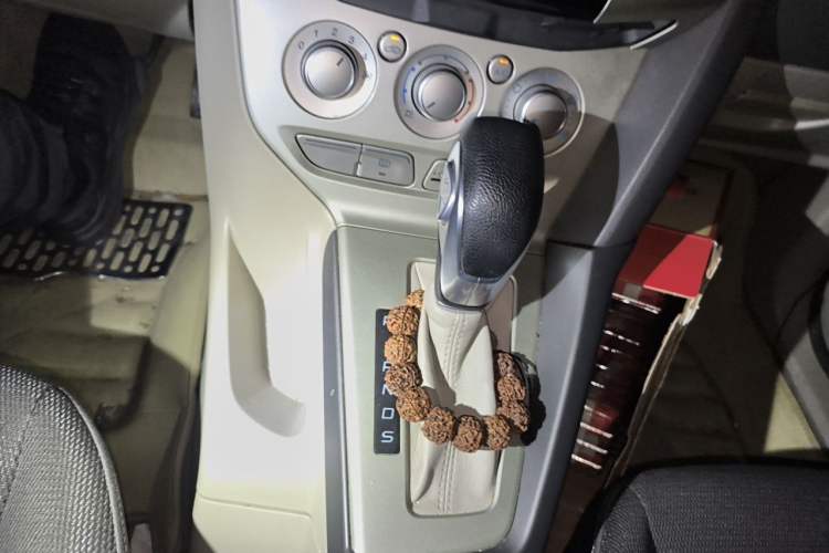 Used Ford Focus 2012 Sedan 1.6L Automatic Comfort Model Gear Lever