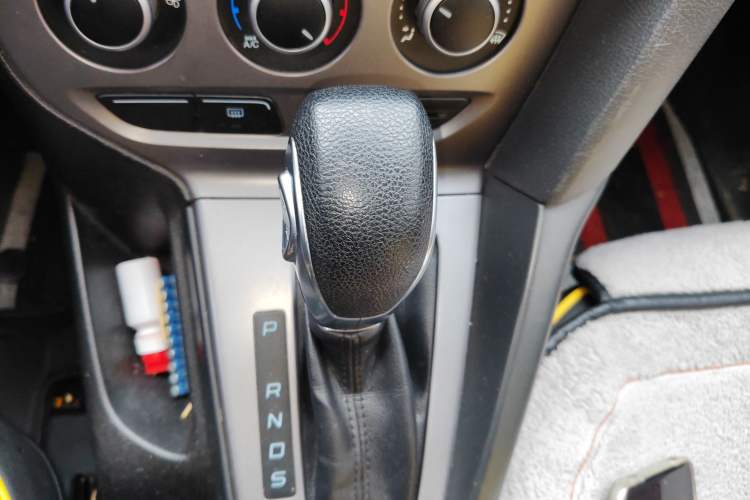 Used Ford Focus 2012 Hatchback 1.6L Automatic Comfort Model Gear Lever