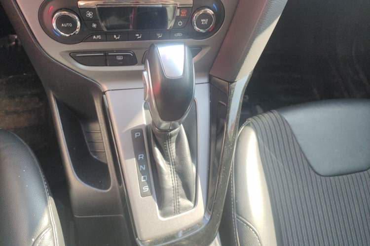 Used Ford Focus 2012 Hatchback 1.6L Automatic Fashion Edition Gear Lever