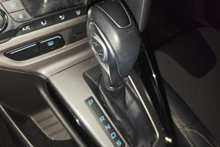 Used Ford Focus 2012 Sedan 1.6L Automatic Fashion Edition Gear Lever