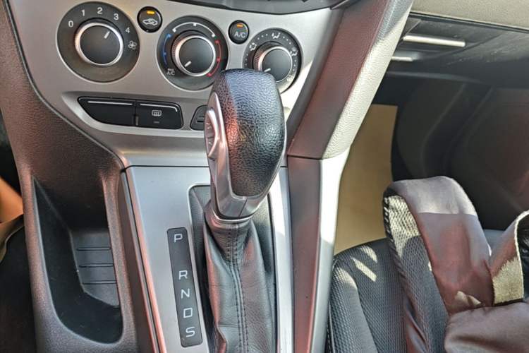 Used Ford Focus 2012 Hatchback 1.6L Automatic Comfort Model Gear Lever