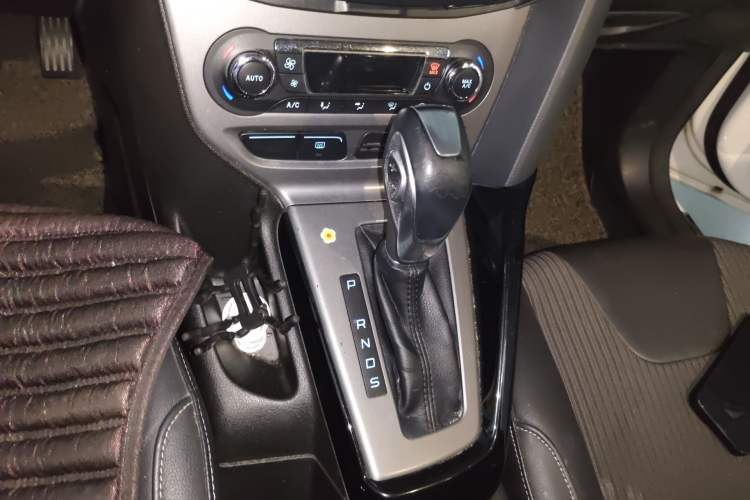 Used Ford Focus 2012 Hatchback 1.6L Automatic Fashion Edition Gear Lever