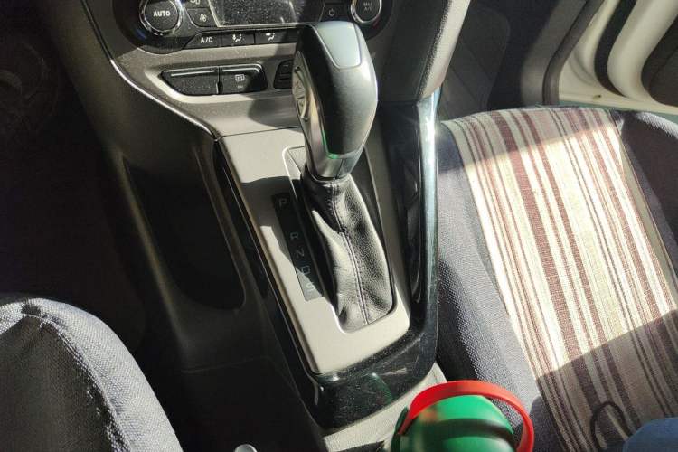 Used Ford Focus 2012 Sedan 1.6L Automatic Fashion Edition Gear Lever