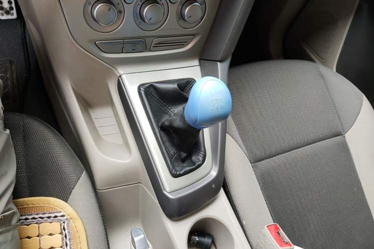 Used Ford Focus 2012 Sedan 1.6L Manual Comfort Model Gear Lever