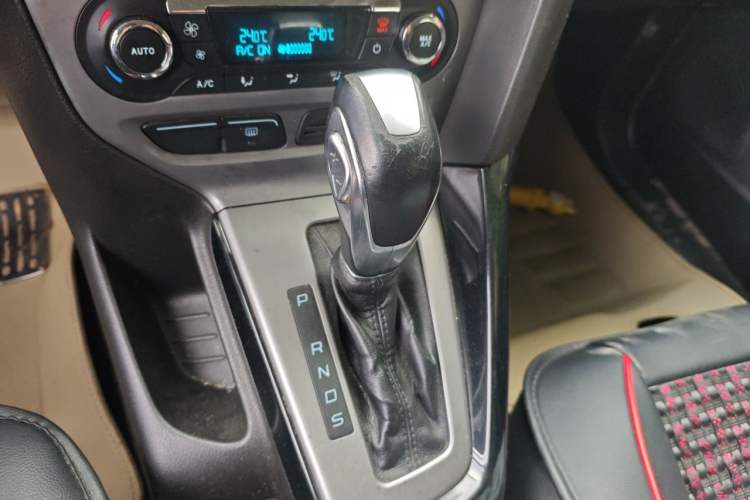 Used Ford Focus 2012 Hatchback 1.6L Automatic Fashion Edition Gear Lever
