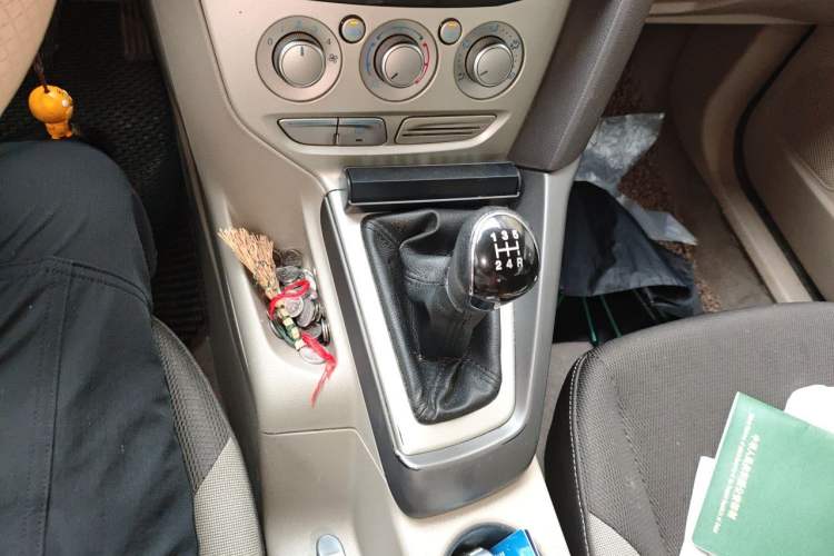 Used Ford Focus 2012 Sedan 1.6L Manual Comfort Model Gear Lever