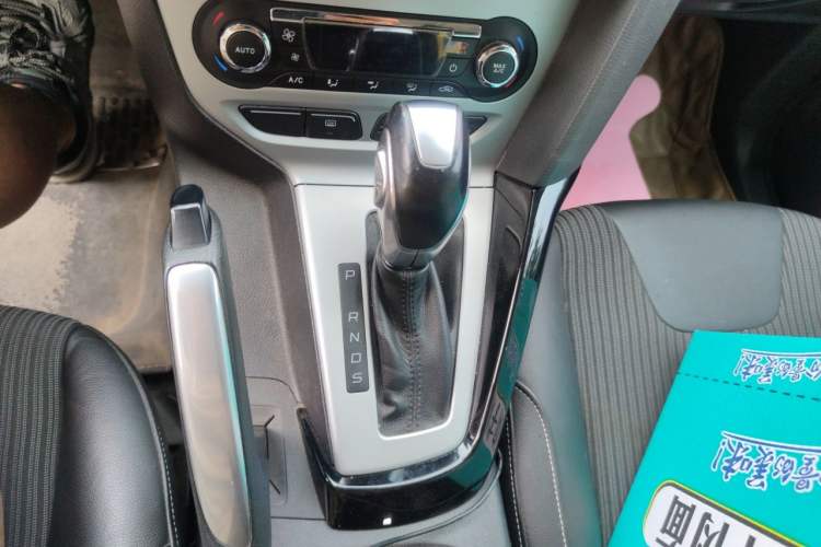 Used Ford Focus 2012 Hatchback 2.0L Automatic Luxury Sport Model Gear Lever