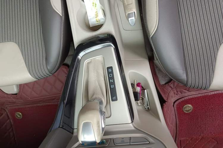 Used Ford Focus 2012 Hatchback 1.6L Automatic Fashion Edition Gear Lever