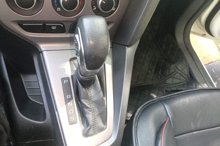 Used Ford Focus 2012 Hatchback 1.6L Automatic Comfort Model Gear Lever