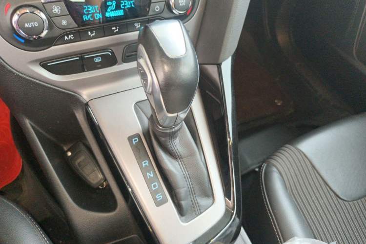 Used Ford Focus 2012 Sedan 1.6L Automatic Fashion Edition Gear Lever