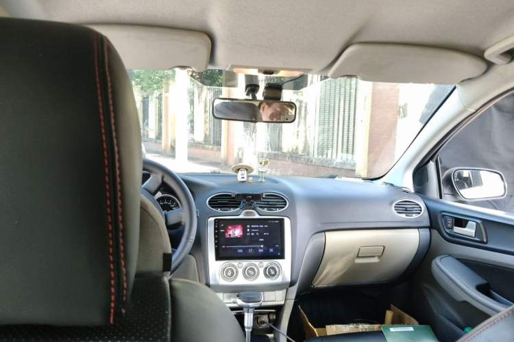 Used Ford Focus 2012 Hatchback Classic 1.8L Automatic Base Model Headliner
