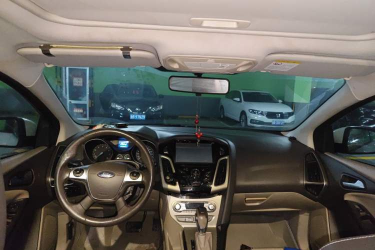 Used Ford Focus 2012 Sedan 1.6L Automatic Fashion Edition Headliner