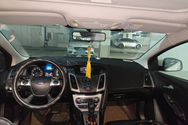 Used Ford Focus 2012 Hatchback 1.6L Automatic Fashion Edition Headliner