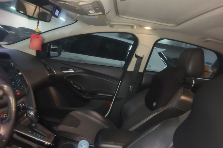 Used Ford Focus 2012 Sedan 1.6L Automatic Fashion Edition Headliner