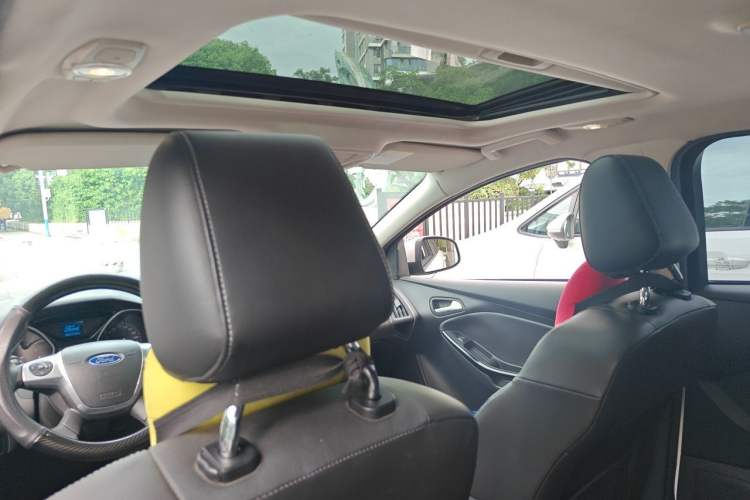 Used Ford Focus 2012 Sedan 1.6L Automatic Fashion Edition Headliner