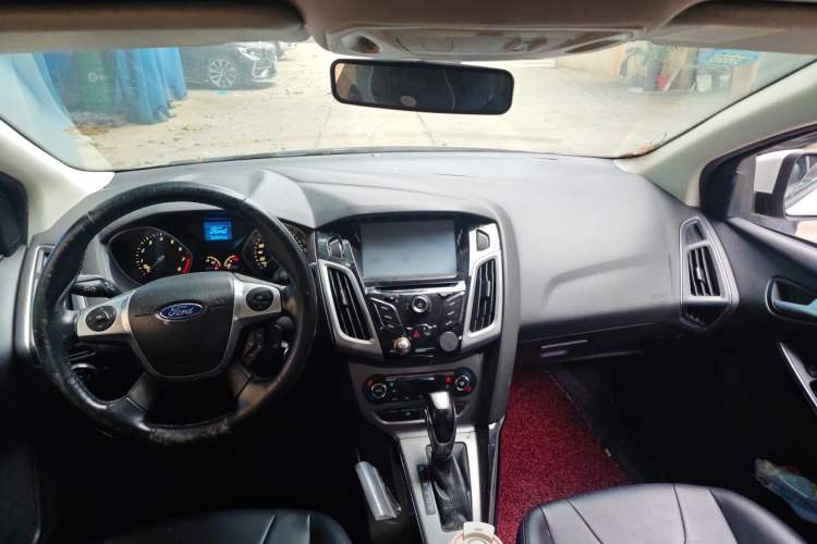 Used Ford Focus 2012 Sedan 1.6L Automatic Comfort Model Headliner