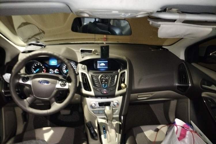 Used Ford Focus 2012 Hatchback 1.6L Automatic Fashion Edition Headliner