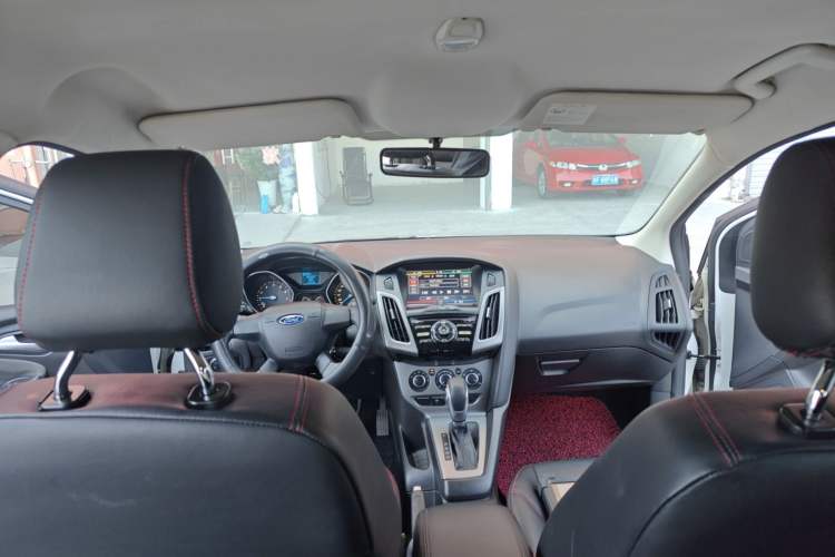Used Ford Focus 2012 Hatchback 1.6L Automatic Comfort Model Headliner