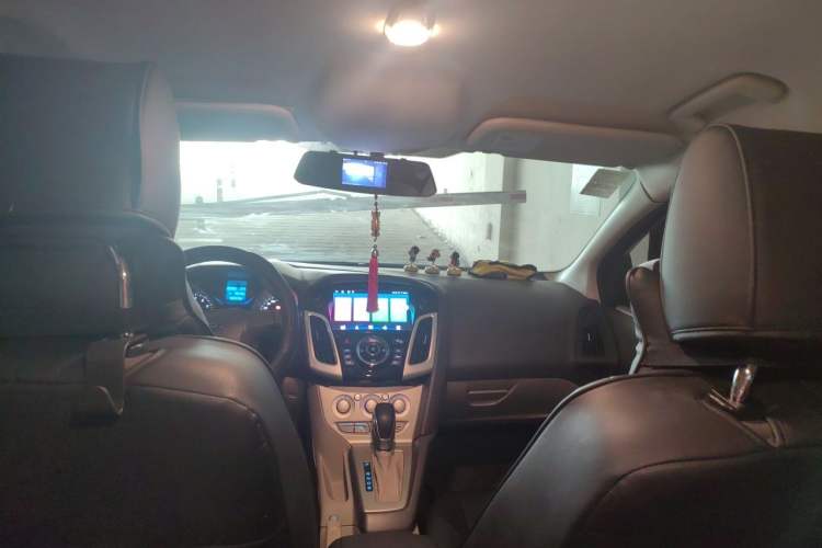 Used Ford Focus 2012 Sedan 1.6L Automatic Comfort Model Headliner
