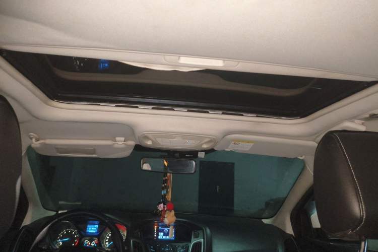 Used Ford Focus 2012 Hatchback 1.6L Manual Fashion Edition Headliner