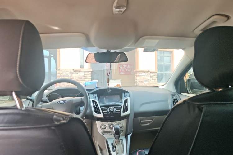 Used Ford Focus 2012 Sedan 1.6L Automatic Comfort Model Headliner