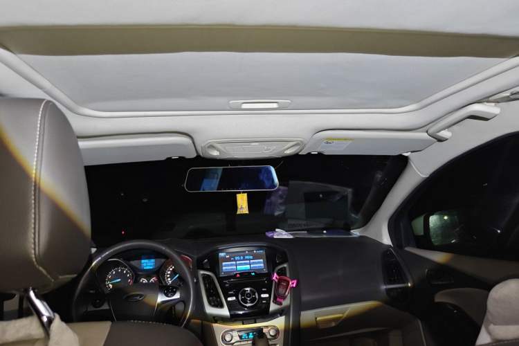 Used Ford Focus 2012 Hatchback 1.6L Automatic Fashion Edition Headliner