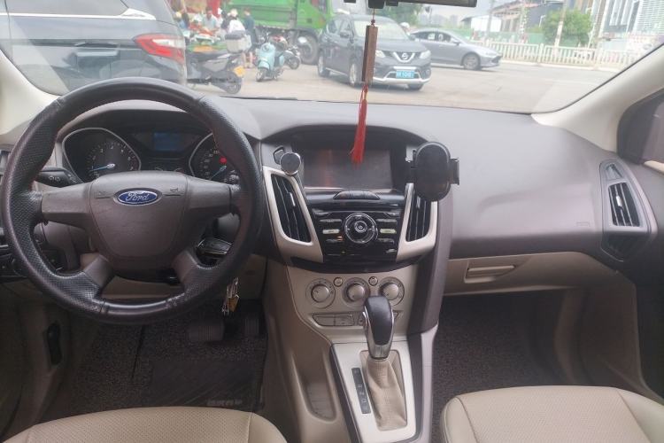 Used Ford Focus 2012 Sedan 1.6L Automatic Comfort Model Headliner
