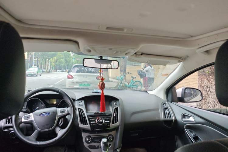 Used Ford Focus 2012 Sedan 1.6L Automatic Fashion Edition Headliner