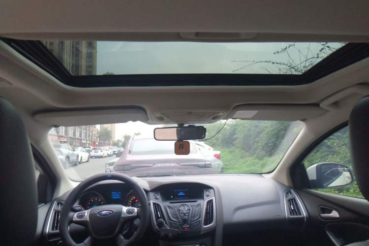Used Ford Focus 2012 Sedan 1.6L Automatic Fashion Edition Headliner