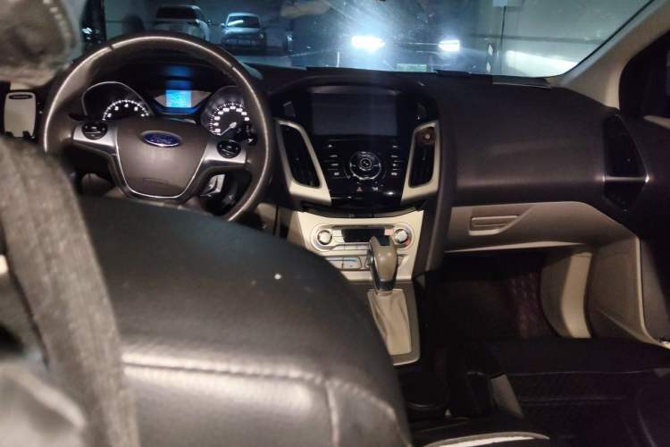 Used Ford Focus 2012 Sedan 1.6L Automatic Fashion Edition Headliner