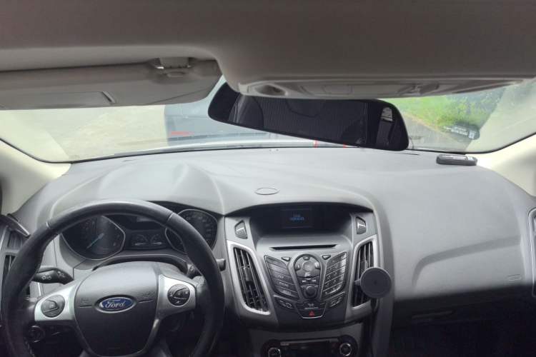 Used Ford Focus 2012 Sedan 1.6L Manual Fashion Edition Headliner